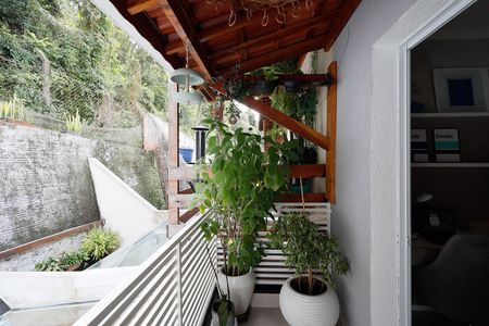 Casa à venda com 93m², 2 quartos e 1 vaga Casa à venda com 93m², 2 quartos e 1 vagaVaranda