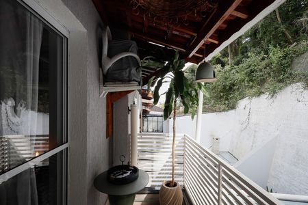 Casa à venda com 93m², 2 quartos e 1 vaga Casa à venda com 93m², 2 quartos e 1 vagaVaranda