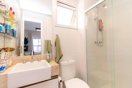 Apartamento à venda com 141m², 3 quartos e 2 vagas Apartamento à venda com 141m², 3 quartos e 2 vagasBanheiro da Suíte