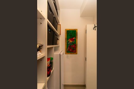 Apartamento à venda com 141m², 3 quartos e 2 vagas Apartamento à venda com 141m², 3 quartos e 2 vagasQuarto de Serviço