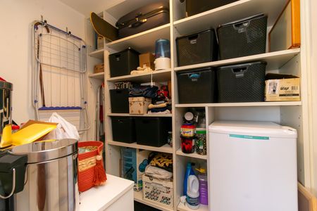 Apartamento à venda com 141m², 3 quartos e 2 vagas Apartamento à venda com 141m², 3 quartos e 2 vagasQuarto de Serviço
