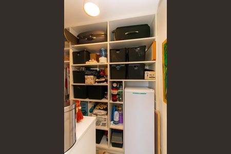 Apartamento à venda com 141m², 3 quartos e 2 vagas Apartamento à venda com 141m², 3 quartos e 2 vagasQuarto de Serviço