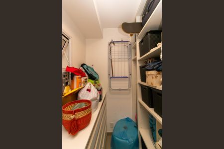 Apartamento à venda com 141m², 3 quartos e 2 vagas Apartamento à venda com 141m², 3 quartos e 2 vagasQuarto de Serviço
