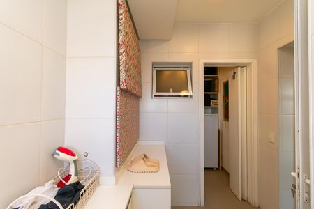 Apartamento à venda com 141m², 3 quartos e 2 vagas Apartamento à venda com 141m², 3 quartos e 2 vagasÁrea de Serviço