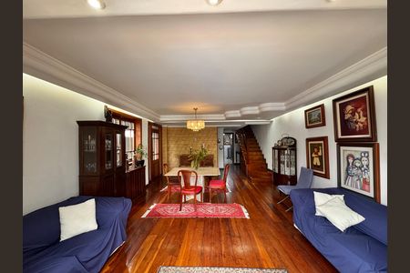 Casa de condomínio para alugar com 145m², 4 quartos e 2 vagasSala