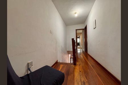 Casa de condomínio para alugar com 145m², 4 quartos e 2 vagasCorredor
