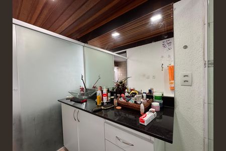 Casa de condomínio para alugar com 145m², 4 quartos e 2 vagasSuíte 1 - Banheiro