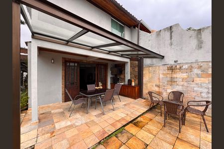 Casa de condomínio para alugar com 145m², 4 quartos e 2 vagasÁrea externa