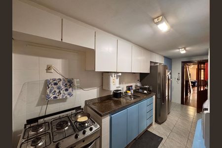 Casa de condomínio para alugar com 145m², 4 quartos e 2 vagasCozinha