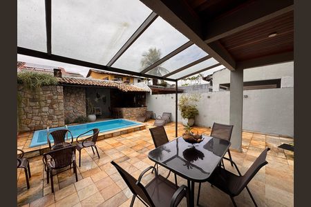 Casa de condomínio para alugar com 145m², 4 quartos e 2 vagasÁrea externa
