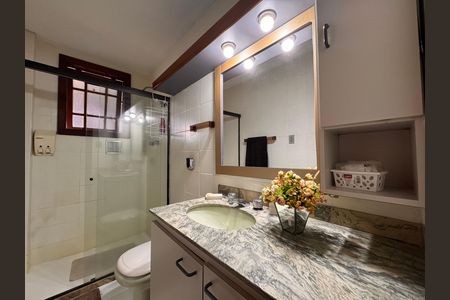 Casa de condomínio para alugar com 145m², 4 quartos e 2 vagasBanheiro Social 