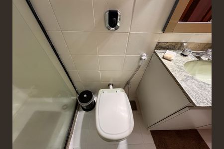 Casa de condomínio para alugar com 145m², 4 quartos e 2 vagasBanheiro Social 