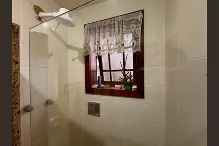 Casa de condomínio para alugar com 145m², 4 quartos e 2 vagasBanheiro Social