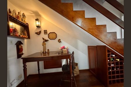 Casa de condomínio para alugar com 145m², 4 quartos e 2 vagasCorredor