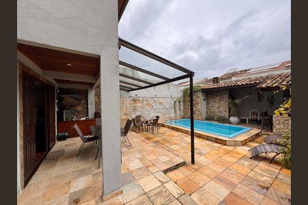 Casa de condomínio para alugar com 145m², 4 quartos e 2 vagasÁrea externa