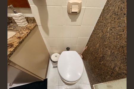 Casa de condomínio para alugar com 145m², 4 quartos e 2 vagasBanheiro Social