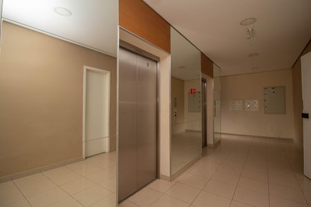 Apartamento para alugar com 81m², 3 quartos e 1 vaga Apartamento para alugar com 81m², 3 quartos e 1 vagaHall social
