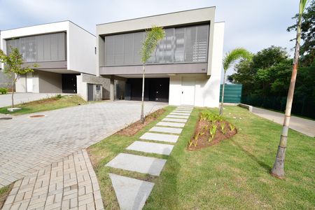 Casa de condomínio à venda com 312m², 5 quartos e 4 vagasFachada