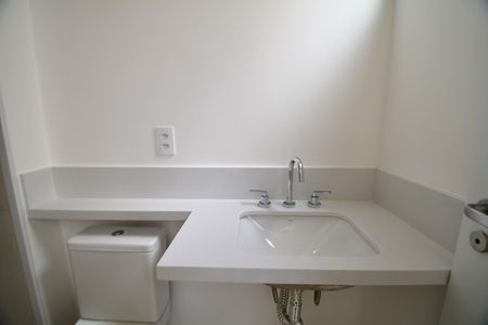 Casa de condomínio à venda com 312m², 5 quartos e 4 vagasBanheiro de serviço
