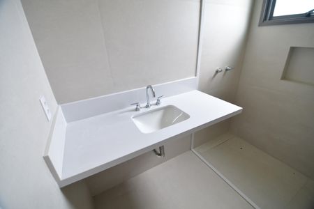 Casa de condomínio à venda com 312m², 5 quartos e 4 vagasBanheiro Suíte