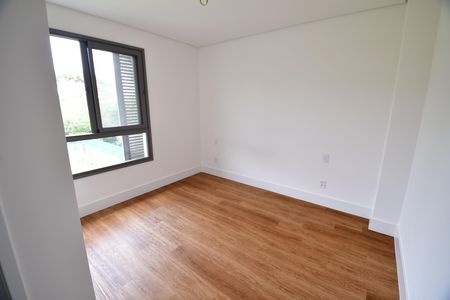 Casa de condomínio à venda com 312m², 5 quartos e 4 vagasQuarto 1 - Suíte