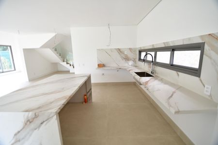 Casa de condomínio à venda com 312m², 5 quartos e 4 vagasCozinha