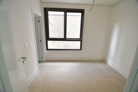Casa de condomínio à venda com 312m², 5 quartos e 4 vagasQuarto de Serviço