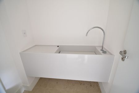 Casa de condomínio à venda com 312m², 5 quartos e 4 vagasLavabo