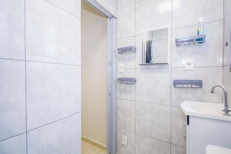 Casa à venda com 100m², 3 quartos e 2 vagas Casa à venda com 100m², 3 quartos e 2 vagasBanheiro da Suite