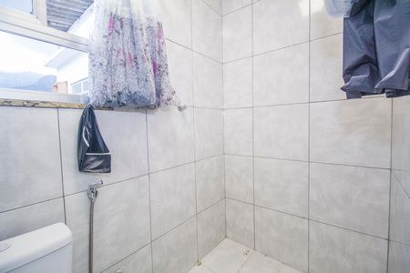 Casa à venda com 100m², 3 quartos e 2 vagas Casa à venda com 100m², 3 quartos e 2 vagasBanheiro da Suite
