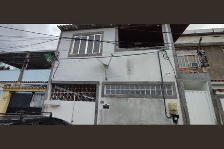 Casa à venda com 100m², 3 quartos e 2 vagas Casa à venda com 100m², 3 quartos e 2 vagasFachada