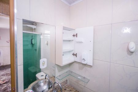 Casa à venda com 100m², 3 quartos e 2 vagas Casa à venda com 100m², 3 quartos e 2 vagasBanheiro