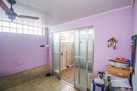 Casa à venda com 100m², 3 quartos e 2 vagas Casa à venda com 100m², 3 quartos e 2 vagasCozinha e Área de Serviço