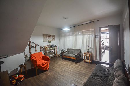 Casa à venda com 98m², 3 quartos e 2 vagas Casa à venda com 98m², 3 quartos e 2 vagasSala