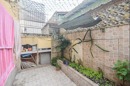 Casa à venda com 98m², 3 quartos e 2 vagas Casa à venda com 98m², 3 quartos e 2 vagasQuintal