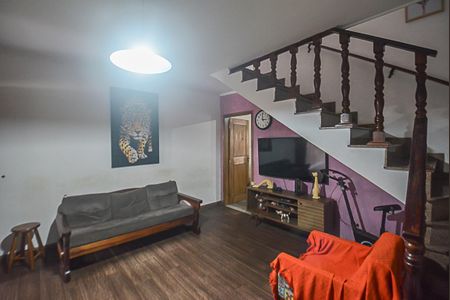 Casa à venda com 98m², 3 quartos e 2 vagas Casa à venda com 98m², 3 quartos e 2 vagasSala