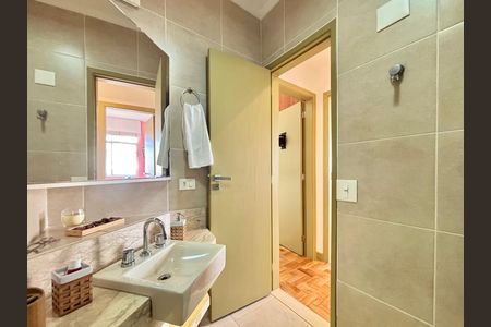 Apartamento à venda com 72m², 2 quartos e sem vagaBanheiro social
