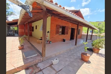 Casa de condomínio para alugar com 214m², 5 quartos e 4 vagas Casa de condomínio para alugar com 214m², 5 quartos e 4 vagasÁrea Externa