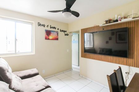 Sala de apartamento à venda com 2 quartos, 42m² em Guajuviras, Canoas