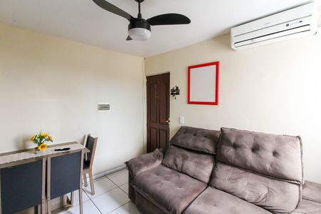 Sala de apartamento à venda com 2 quartos, 42m² em Guajuviras, Canoas