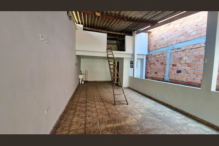 Casa para alugar com 5 quartos, 200m² em Vila Inglesa, São Paulo