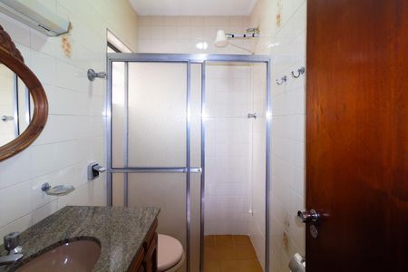 Casa à venda com 180m², 3 quartos e 1 vaga Casa à venda com 180m², 3 quartos e 1 vagaBanheiro da Suíte 2