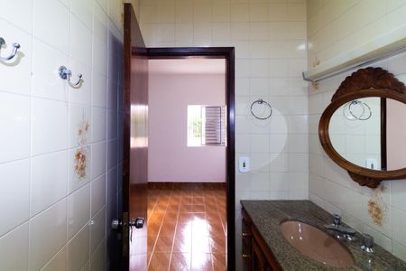 Casa à venda com 180m², 3 quartos e 1 vaga Casa à venda com 180m², 3 quartos e 1 vagaBanheiro da Suíte 2