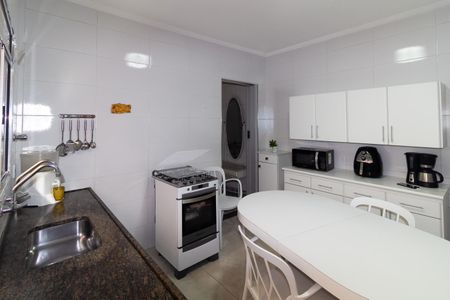Casa à venda com 180m², 3 quartos e 1 vaga Casa à venda com 180m², 3 quartos e 1 vagaCozinha