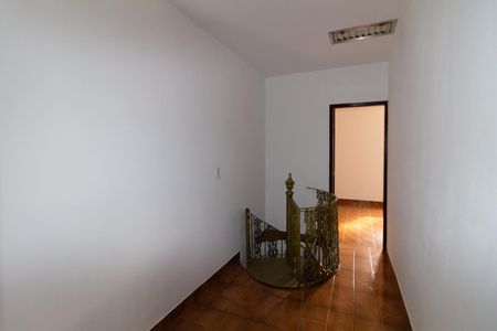 Casa à venda com 180m², 3 quartos e 1 vaga Casa à venda com 180m², 3 quartos e 1 vagaHall dos Quartos