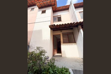 Casa de condomínio à venda com 57m², 2 quartos e 1 vaga Casa de condomínio à venda com 57m², 2 quartos e 1 vagaFachada