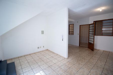 Sala de casa de condomínio à venda com 2 quartos, 57m² em Água Branca, Belo Horizonte