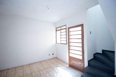 Sala de casa de condomínio à venda com 2 quartos, 57m² em Água Branca, Belo Horizonte