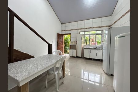 Casa de condomínio para alugar com 150m², 2 quartos e 3 vagasCozinha 