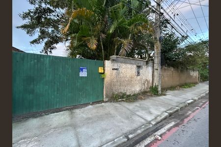 Casa de condomínio para alugar com 148m², 2 quartos e 3 vagas Casa de condomínio para alugar com 148m², 2 quartos e 3 vagasFachada